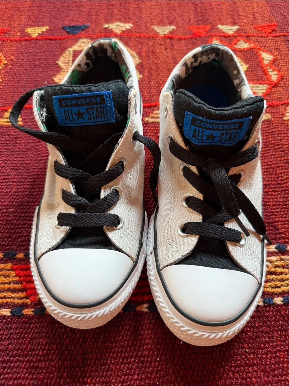 Converse Kids Low Top Sneakers in Light Grey and Black Camo Lining